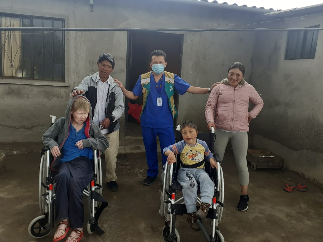 EcuadorTaps's tweet photo. Distrito 05D06 Salud Salcedo centro de salud AJH. Se realiza entrega de ayudas técnicas a personas vulnerables del barrio Nuevo. Resps.TAPS Juana Perez y médico familiar José Parraga. #TapsEnPrimeraLinea. #NombramientosDefinitivosYa. https://t.co/BGGd0Nnl6z