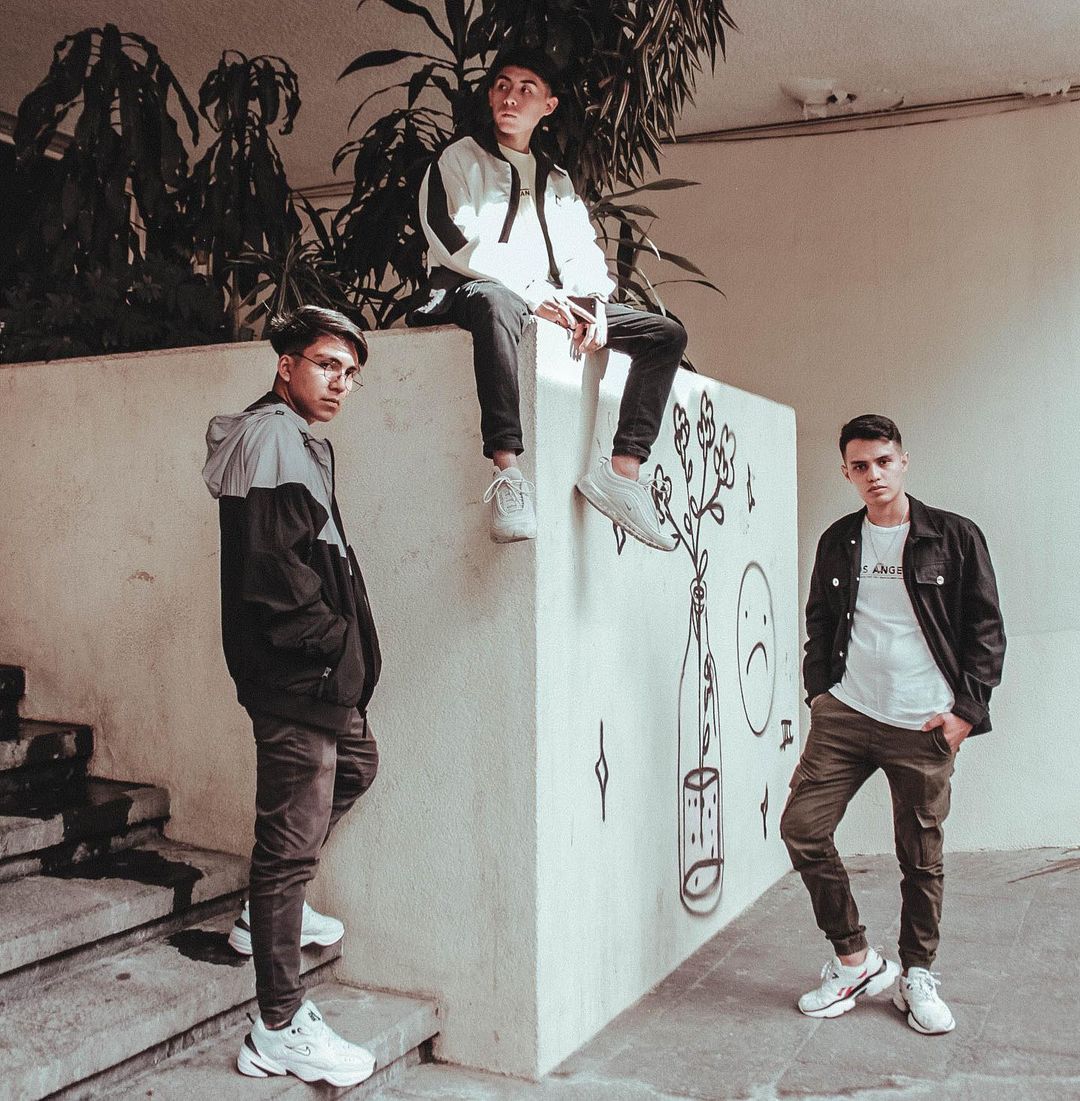 who__official's tweet photo. | | CONOCE: Brokenboys | |

Aquí nuestra primer recomendación musical, "Brokenboys". Un grupo cuya propuesta tiene un potencial muy grande. 

Te dejamos el vídeo oficial de "Tras de Ti" para que le des un vistazo:

https://t.co/tsnNXbeikt https://t.co/f0q5gNWqi0