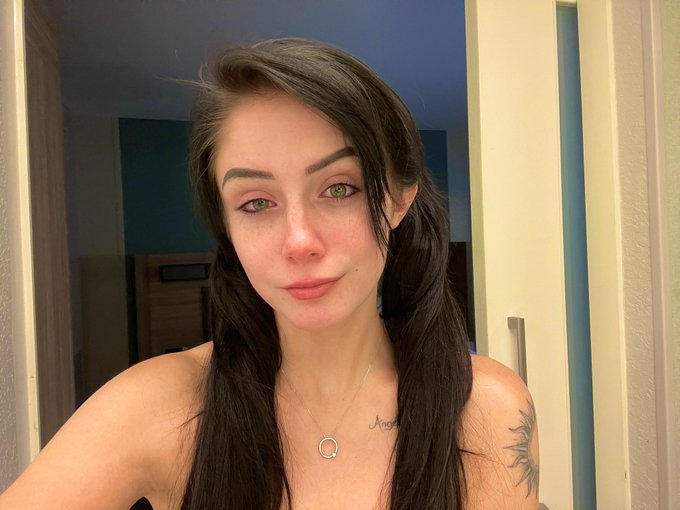 I guess on a positive note my eyes always look super green after getting cum in them 😂 https://t.co/