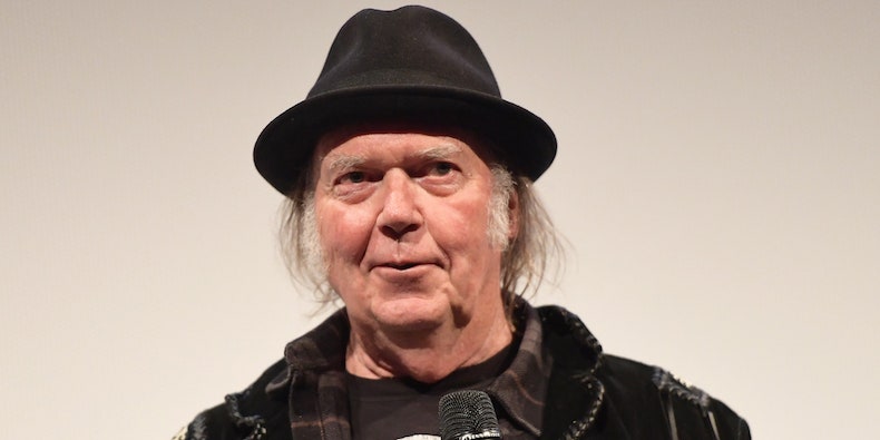 Hot on the heels of Lindsey Buckingham <a href="/LBuckingham/">Lindsey Buckingham</a> and others, <a href="/Neilyoung/">Neil Young</a> has sold a 50% stake of his song catalogue to Merck Mercuriadis <a href="/MMercuriadis/">Merck Mercuriadis</a>'s @HipgnosisSongs Fund. Great deal! Find <a href="/noahyoo/">noahyoo 유노아</a>'s piece on this in <a href="/pitchfork/">Pitchfork</a> via SoundScribe soundscribe.org