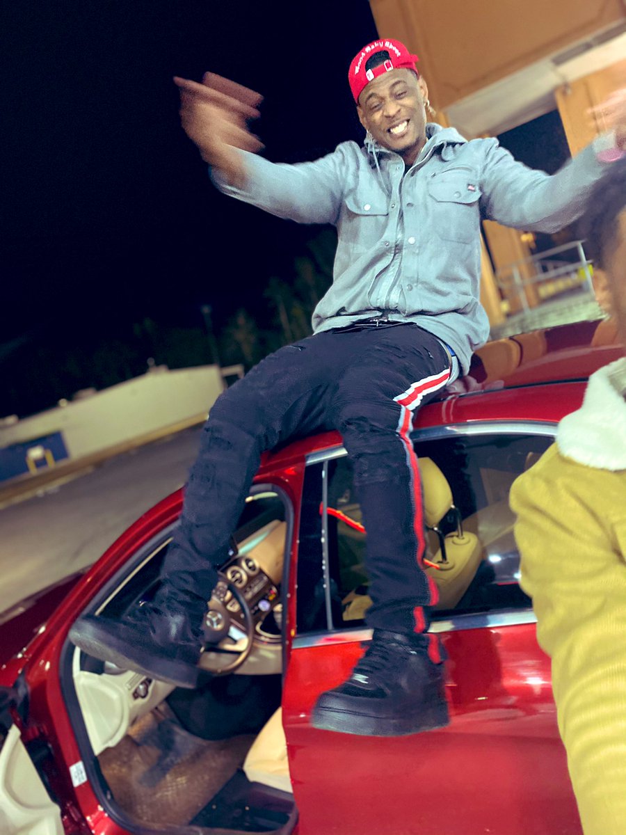 kuzinskeeter's tweet photo. Yuh Show Em Luv 💜 But Dey Want Hate 😡 Up 🆙 In Ya Eyes 👀 https://t.co/RTrUEzbLc3