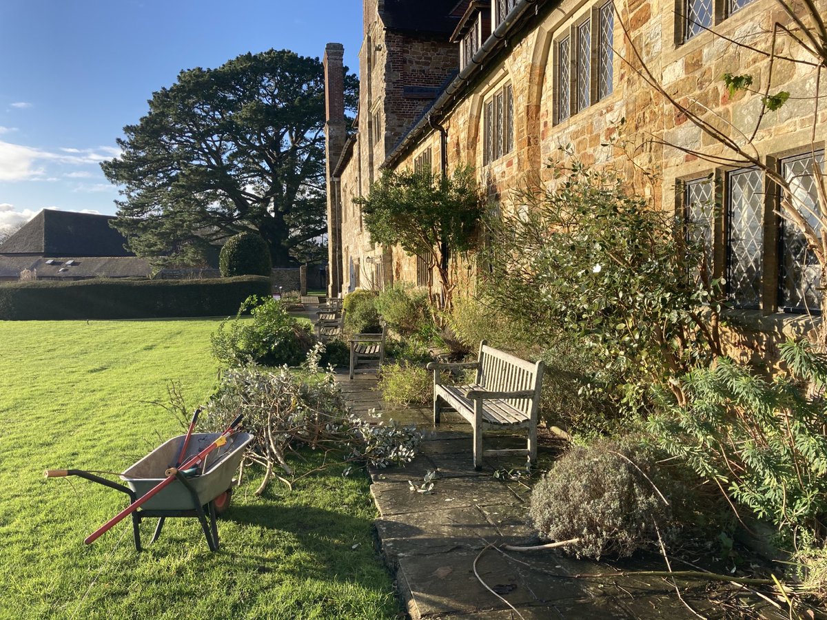 mandlgarden's tweet photo. During the #closedperiod dedicated to #winterworks you can get a lot of works done, that cannot be done when visitors are on site #Conservation #Maintenance #heritage #sussex #subjecttolockdown https://t.co/dR1Tls0lD6