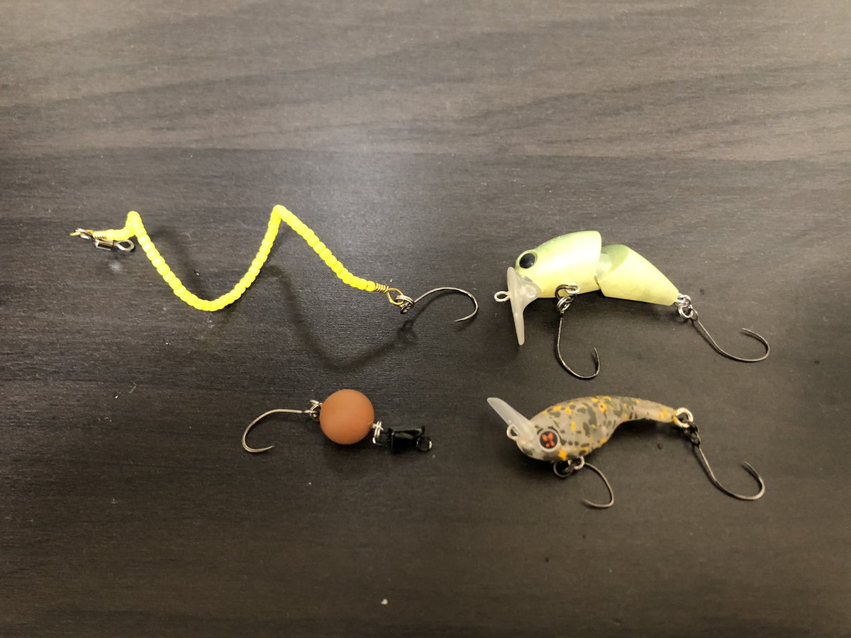 ヒモユキ 普通のクランクより沈めてレンジキープするルアーのほうが性に合うんで買ってみました 底まで落としてズルズル ピョンピョンさせたらスレたときでも何匹か拾えました