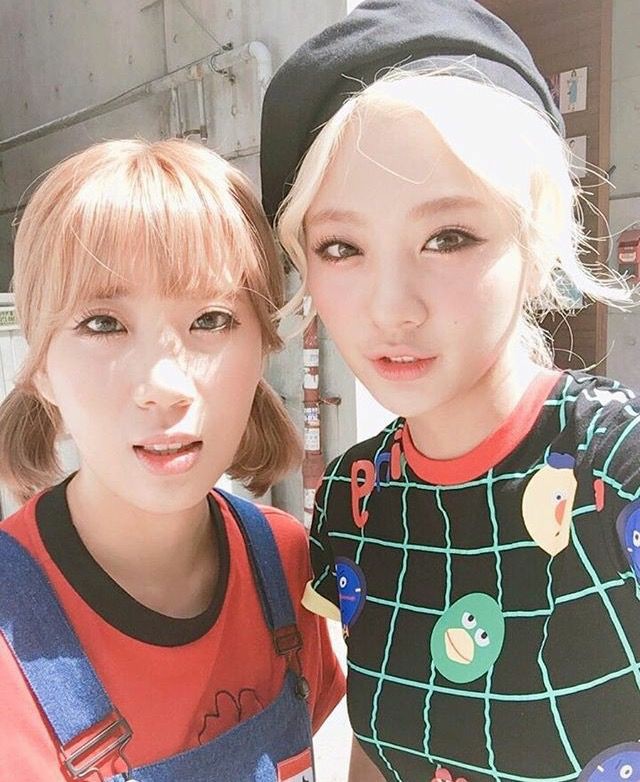 2DROPS4's tweet image. ( ⎘ ) , ,  # ᥱvᥱnto ꈯ 🌌 𝟸𝟶𝟸𝟷𝟶𝟷 📸 ⦂  ❝#WE_CAN_ZIGZAG ⁺ #MOONTHLY_1STCB ❞

[#JUNJI🔮] Me pone muy feliz estar aquí con Sun y poder ver a estas hermosas niñas en el escenario!