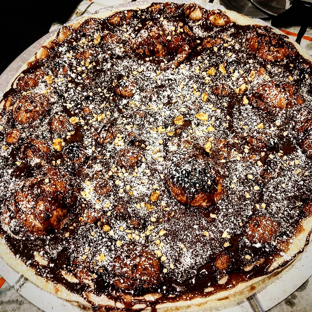 _ivantoro's tweet photo. #ilvulcanovalencia #pizzadulce #pizzanutella #youtube #buffetdepizzas https://t.co/TsHeEwf6ju