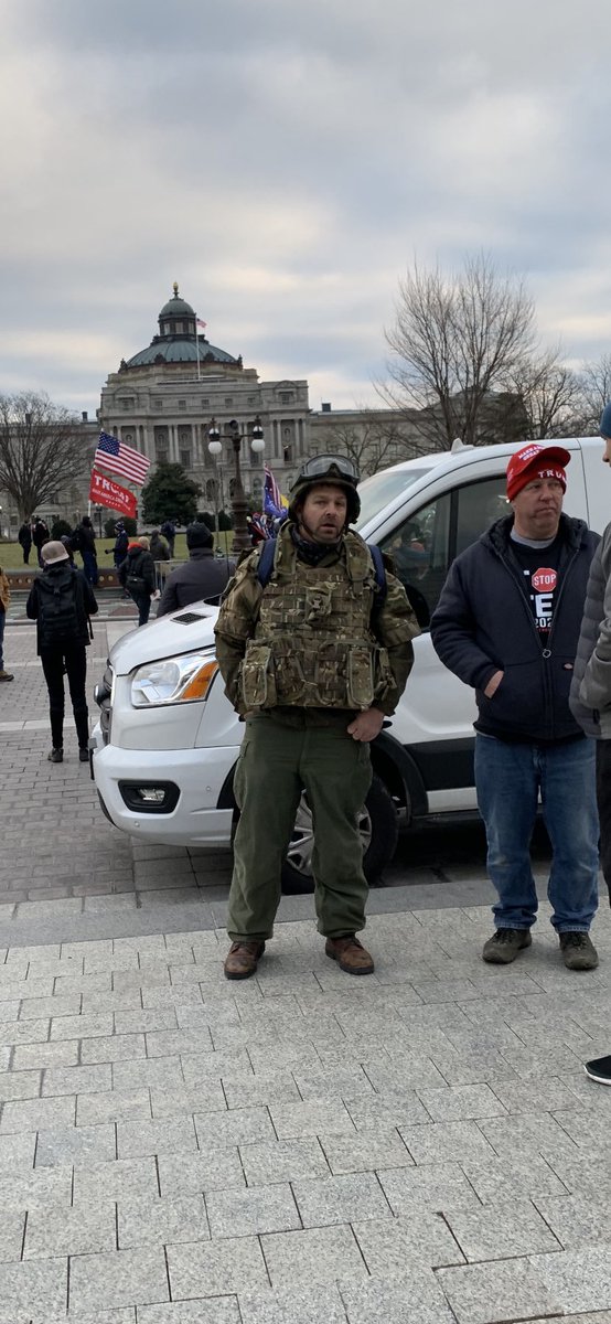 なぜアメリカの連邦議会を守った私服警官は拳銃にテープを貼り付けていたのか Dna