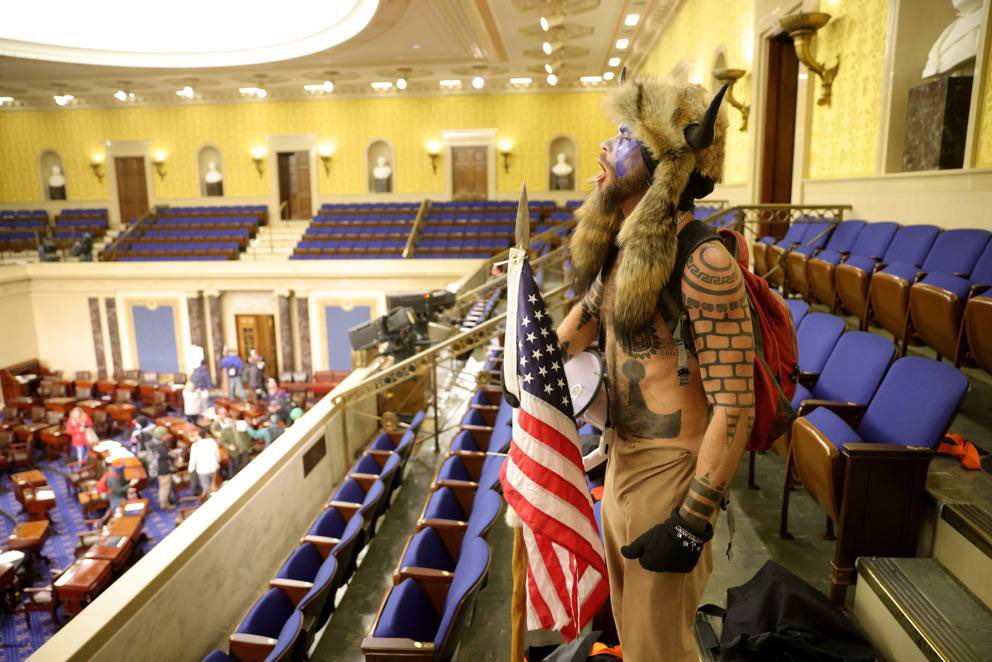 MsSaraDeZen's tweet photo. quando da piccola giocavo a Clash of Clans difendevo meglio il mio villaggio... 
anche perché i vichinghi rimanevano fuori almeno 
#WashingtonDC  #CapitolHill #CapitolBuilding https://t.co/EbFTAZSIDf