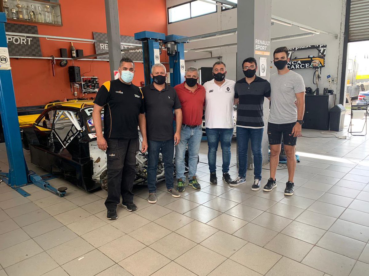 alejandroreggi's tweet photo. El equipo Renault Sport Torino Team constituido para este año Bienvenidos @BenvenutiJC @marcoslandaok junto al equipo @Trottaracing. Por un gran 2021 https://t.co/gUsOK7foOR