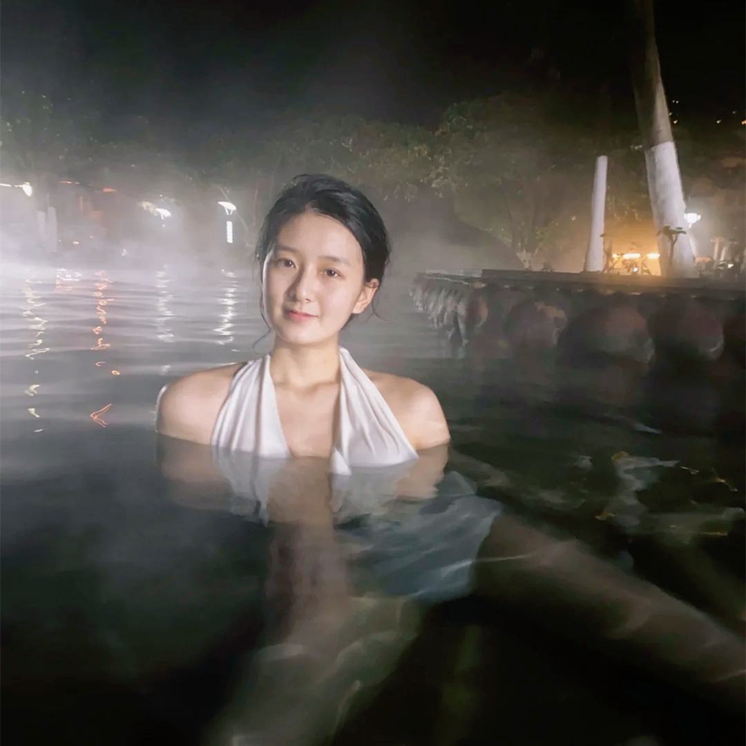 onsTaiwan's tweet photo. 浪里白條欸？
#比基尼 #溫泉 #湯浴 #湯 #台北 #九頭身 https://t.co/k7pH9qFnOa
