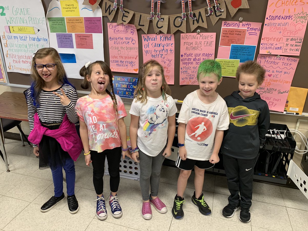 MsZdarsky's tweet photo. I was nominated by @art_with_mrsp 
...Every day I will post a picture of a day in the life of an educator. I will post without explanation and nominate someone else to take the challenge.  That’s 7 days and 7 pictures.  Today, I nominate @missoconnor2nd *missed a few days!* https://t.co/5JGIg3WVwy