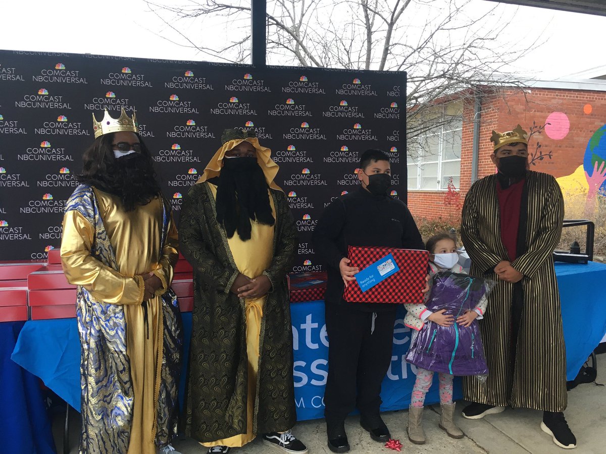 LAYCDC's tweet photo. Photos from our laptop distribution event earlier today. Thanks so much to @comcast for ensuring our youth have laptops to make their continued learning successful. https://t.co/ZEeEEkIaBr