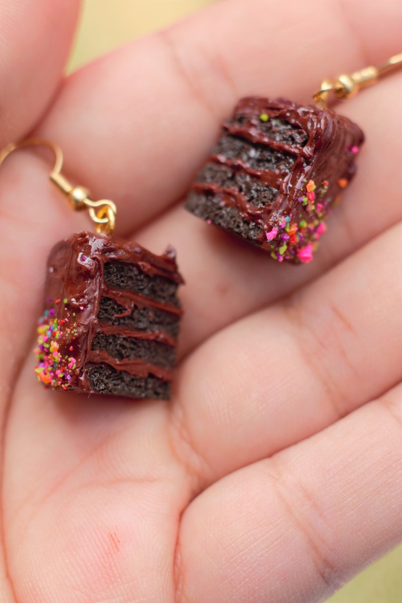 PlatefulTreats's tweet photo. A couple of new treat to hit the shop on reopening!
#etsy #newitem #handmade #polymerclay #miniaturefood https://t.co/1Ab6OGKTAu