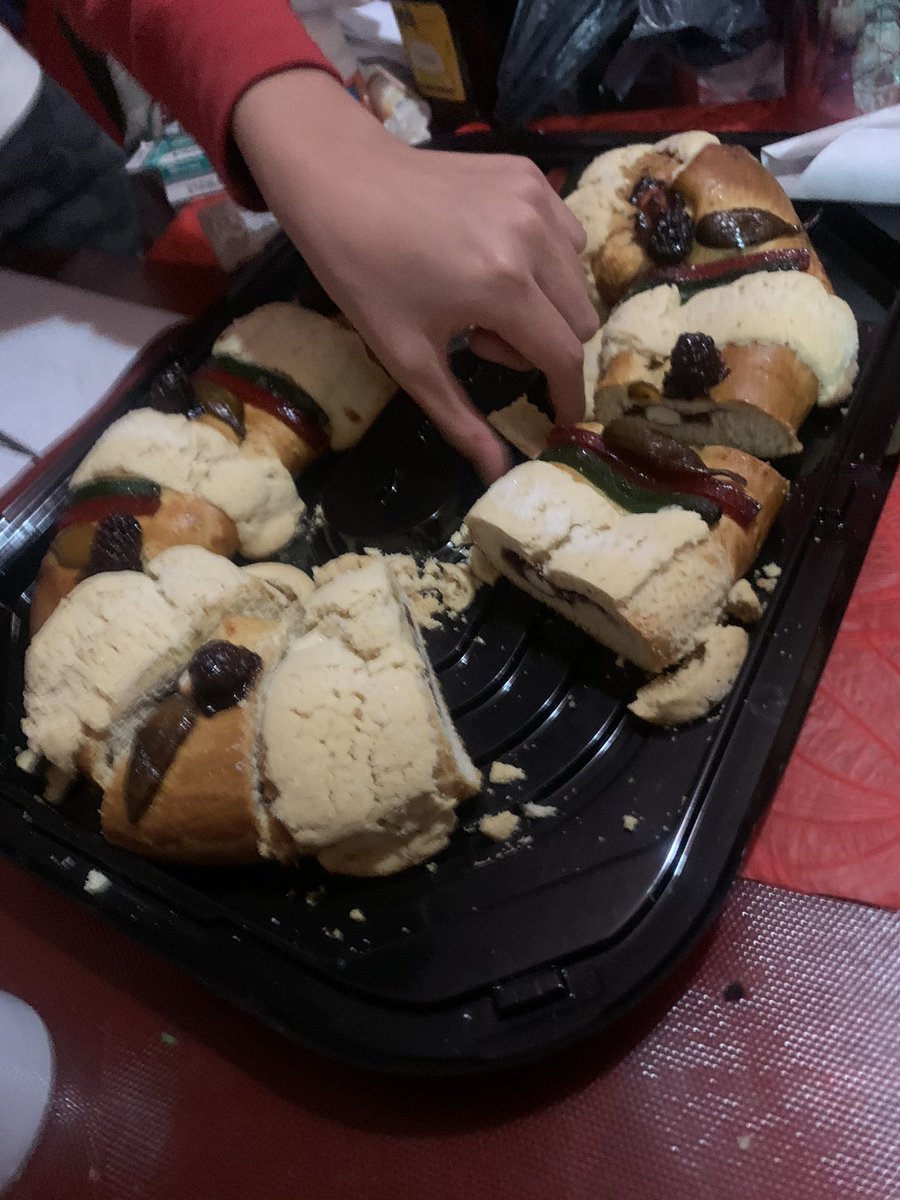 PkrPaul's tweet photo. #ladofdefrankenvivo Disfrutando de la Rosca rellena de queso Philadelphia cn zarzamora te la recomiendo. La venden en esas tiendas de conveniencia súper... https://t.co/MAGirvPxFL