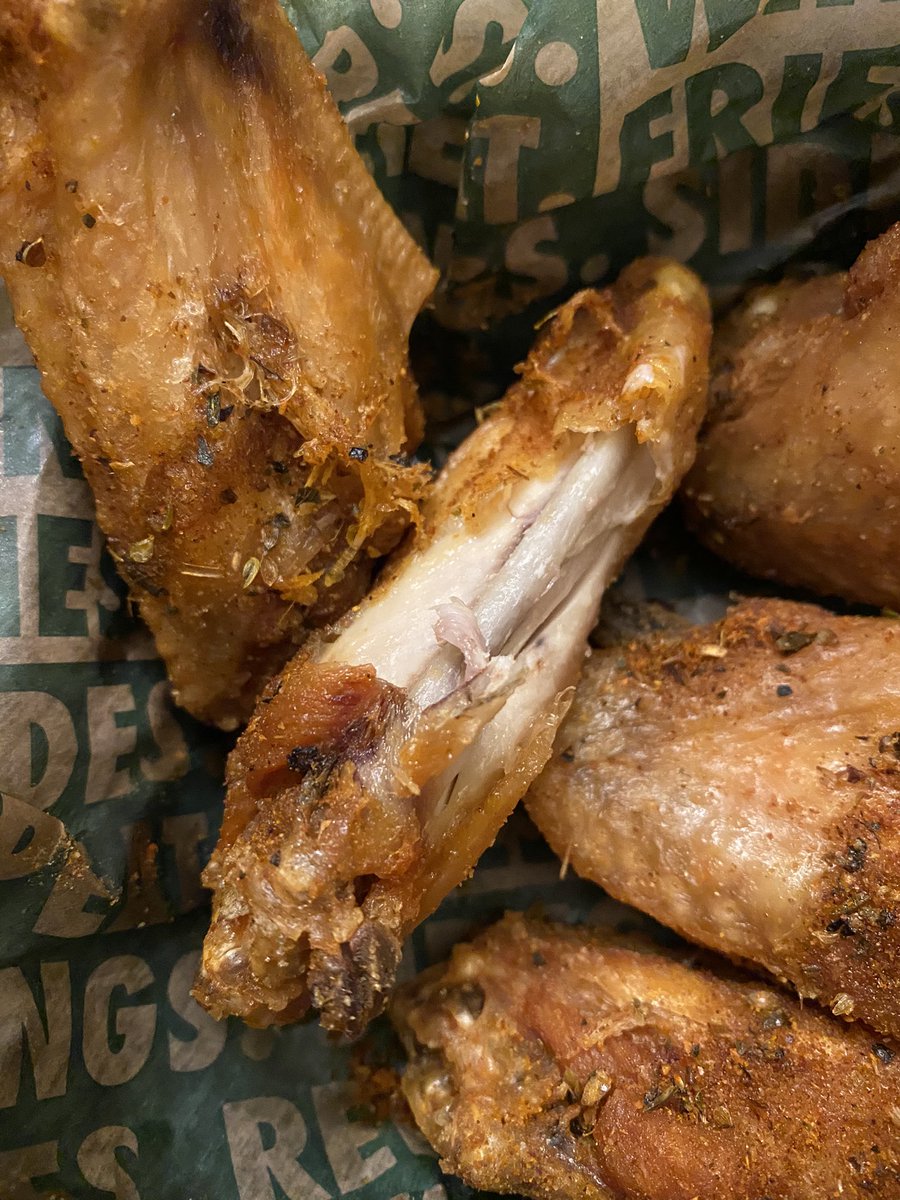 AmandaBathman's tweet photo. Hey @wingstop why my wings still got feathers? You were supposed to be my feel good food! https://t.co/YClGJEtVv7