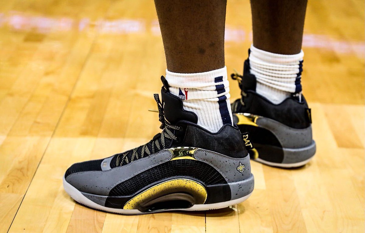 PelicansNBA's tweet photo. .@Zionwilliamson rocking the custom @Saints Jordans tonight #ForNola https://t.co/EoNx7dKFyt