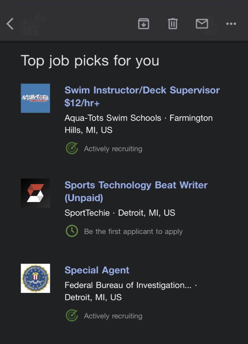 totallykelsi's tweet photo. Me: *gets bachelor’s degree*
LinkedIn: people are noticing you! 
The “people noticing me”: https://t.co/xgWcCcFV3Q