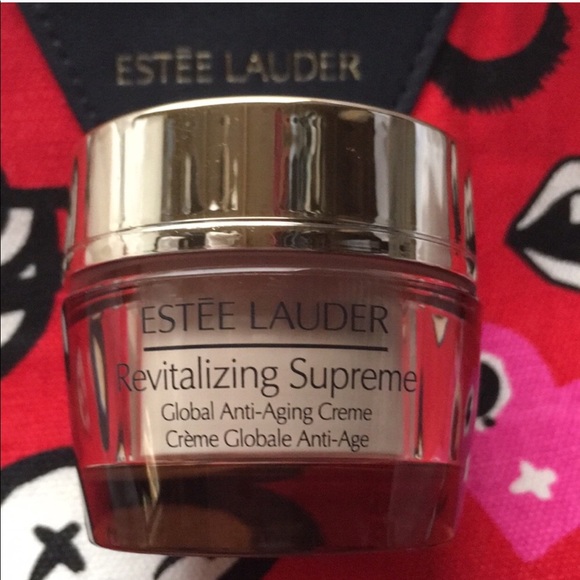 So good I had to share! Check out all the items I'm loving on @Poshmarkapp from @CherylDPhillip1 #poshmark #fashion #style #shopmycloset #esteelauder #blaq #nerium: https://t.co/dpKAd8SJCF https://t.co/nP8uxD6Xop