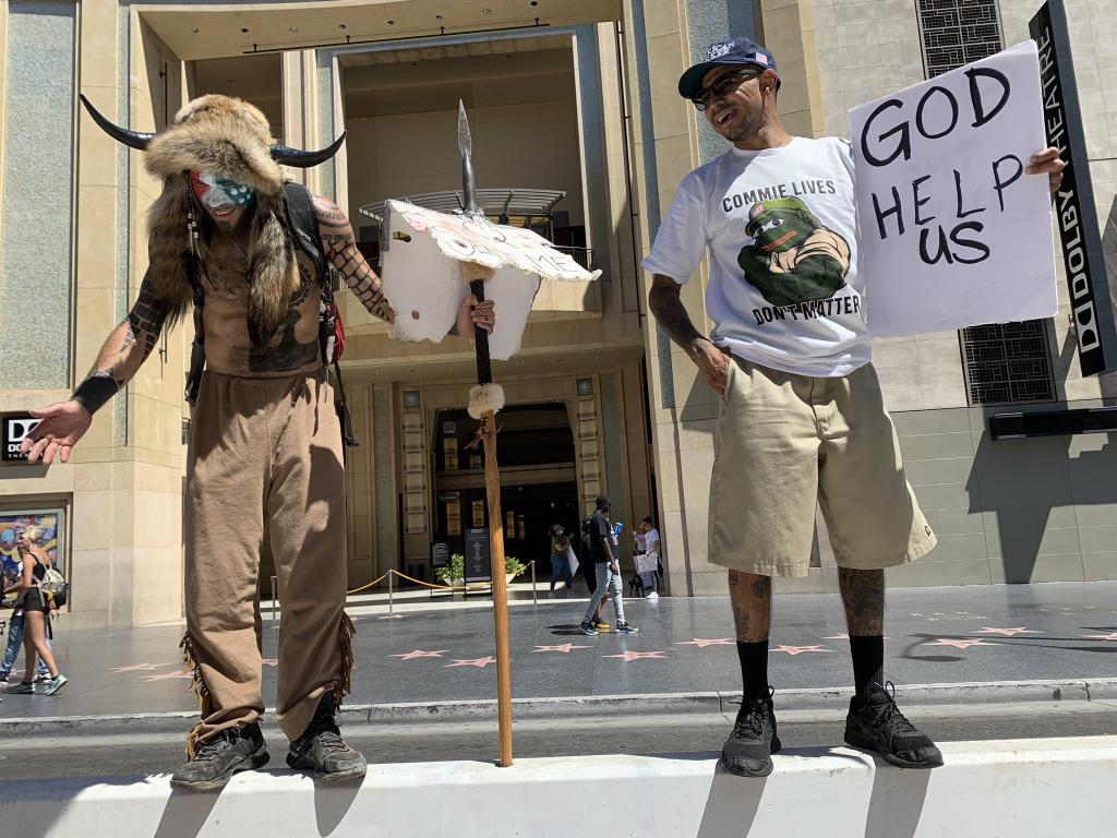 MaihenH's tweet photo. ALERTA | Esto son los del antifaz en el Capitolio hoy, era el mismo grupo de protesta #BLM en junio.  El #MSM necesita hacer sus deberes. https://t.co/VpxjbQTv8q