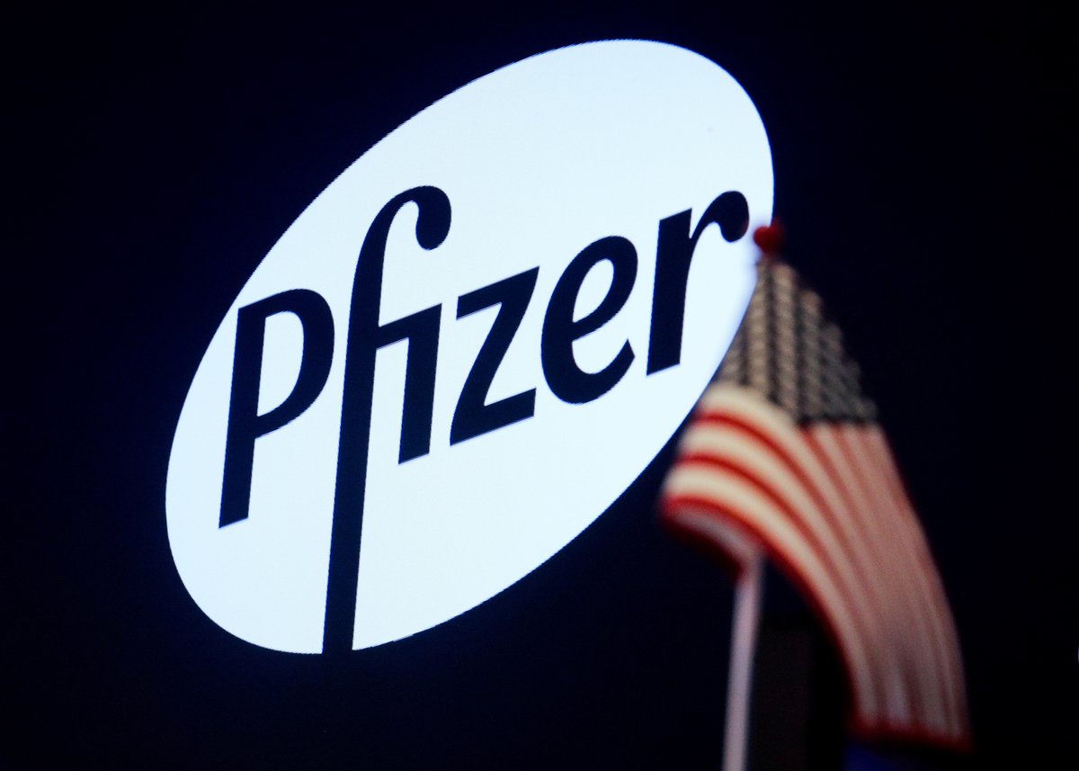 ajplus's tweet photo. U.S. drug makers hiked prices on 500+ prescription drugs, including for cancer.

Pfizer, Abbvie and others raised prices a median 4.8%, say researchers. The U.S. has the highest drug prices in the world:
◾️24% of people report cost difficulties
◾️29% ration meds due to cost https://t.co/qJhfc3lw3f