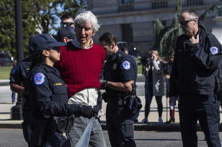 Last year  @CapitolPolice arrested Sam Waterston for peacefully protesting lack of policies addressing climate change. Looks like today's raiding of the Capitol, shutting down Congress & looting the building posed less of a threat than this actor.