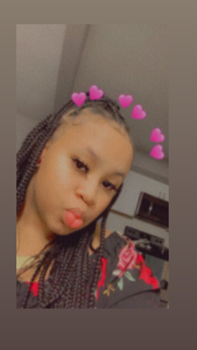 luxurywithebbs's tweet photo. Hey 💗! Welcome to luxury with Ebbs :) I will be launching soon ! This is my logo and also what I look like 🤩 I’m 14 years old and my dream is to start my own business so that’s what I’m going to do 🥳 #blackownedbusiness #smallbusiness #lashes #lipgloss #bonnets #luxurywithebbs https://t.co/AWmvMwHjLP