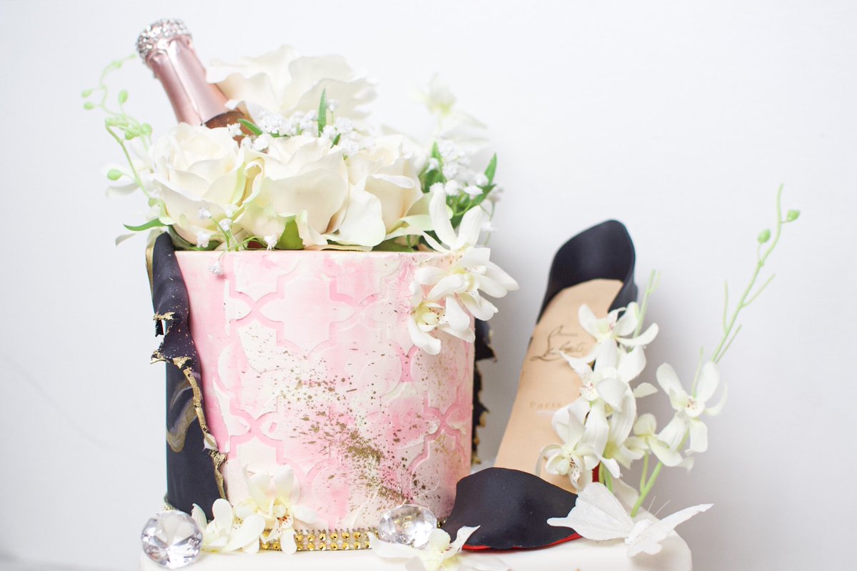 Luxury Cakes! We got that Chanel and Gucci coffee table books and of course the red bottom heel🤪! 

Contact us to order your next cake 😉