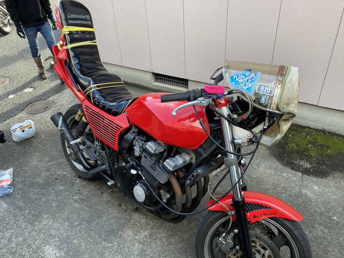 7000family's tweet photo. xjr売ります　車検1年9ヶ月付き
マフラーはCBXの紀伊國屋
他の単車と交換あり
バブが欲しいけど他でも物によって考えます！
＃単車売ります　#XJR売ります　#バイク売ります　＃バブ売ります
　　　　　　#拡散希望 https://t.co/s1VGm1NJx0