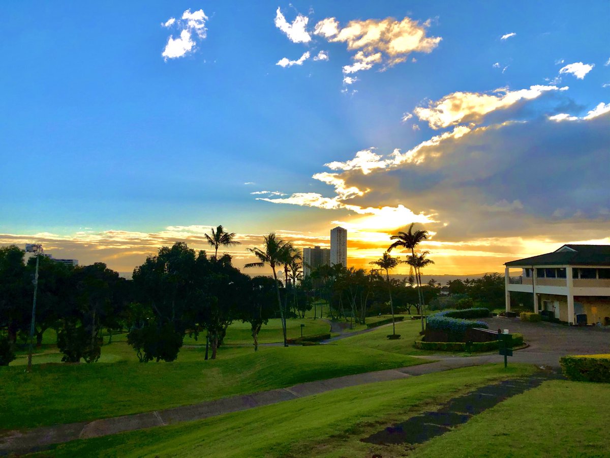 EATischler's tweet photo. End of a beautiful day after playing and practicing at Pearl CC. 65 in the books with 1 eagle, 6 birdies and a bogey. #makingyourgolfsimple #playyourbestgolf #newhorizonsgolf #secretsofowningyourswing #lovegolf #fore54golf #top100instructor https://t.co/FuLn0vs6aG