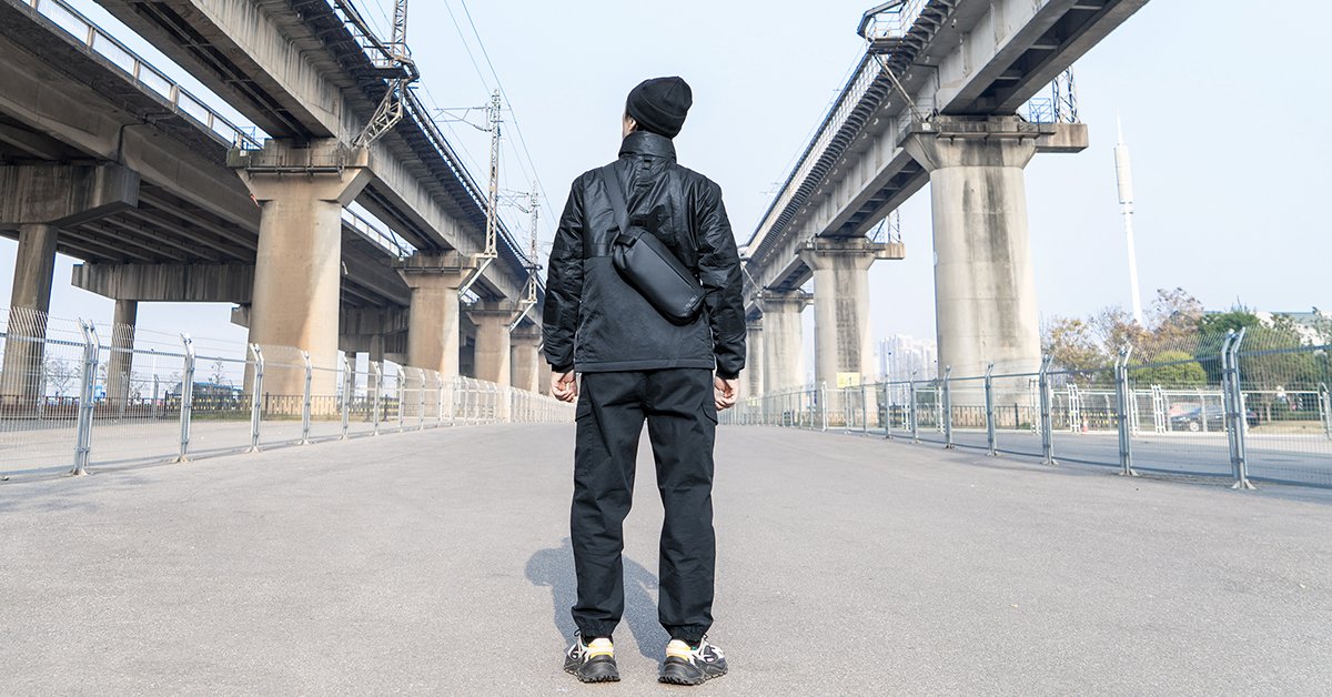 tomtoc_official's tweet photo. The city I just walked through is full of stories, let me tell y'all.

Sling Bag in the pic: @tomtoc_official 
Discover more @tomtoc_official

#urbanlife #urbanlifestyle #streetfashion
#streetstory #fashion2021 #citylife #cityview #crossboy #crossboybag #slingbag https://t.co/Po2RcnjaOG