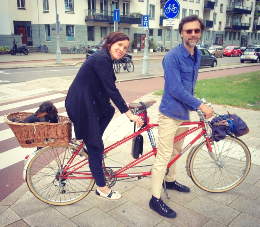 frankmaestro's tweet photo. Wil je ook wat vaker wind mee in je leven? Neem een tandem. Want dan heb je altijd het gevoel alsof je de wind in de rug hebt.  
Of volg een cursus bij BURO FLUDO, zoals Houvast in moeilijke tijden. https://t.co/D0RB9MeS9n #filosofie #windmee #valeriegranberg #frankmeester https://t.co/z0lqQvZDqD