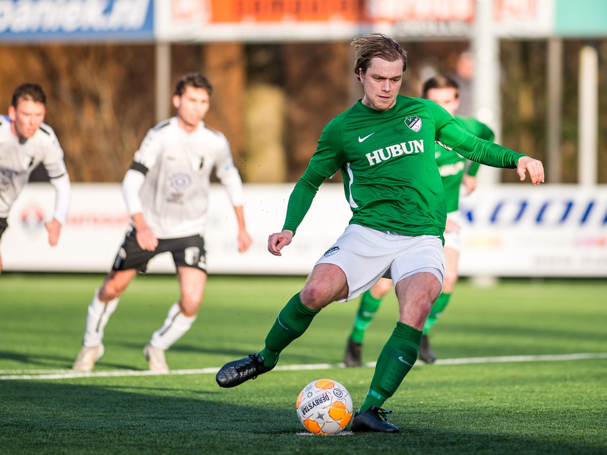 VVEemdijk's tweet photo. SELECTIENIEUWS 📰👏🏻 | De wegen van Eemdijk en Bas Buimer scheiden. De aanvaller (28) hangt na dit seizoen zijn voetbalschoenen aan de wilgen om zich te richten op zijn werk als performance coach bij @AlmereCityFC | #BasBedankt #SamenDiekers
LEES MEER➡️https://t.co/BUL6nPszHt https://t.co/3p7uzew2d6