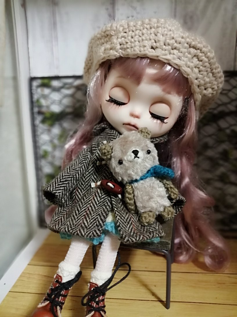 rubihonn's tweet photo. #トグルボタン やっと海外から届いたので早速コートに付けてみました🎶
リンちゃん可愛い😆💙💚💛💜❤💗💖
#おじさんコート
#ダッフルコート
#ブライス服
#カスタムドール
#ハンドメイドアイ
#ハンドメイド服 https://t.co/QVaZHTegLk
