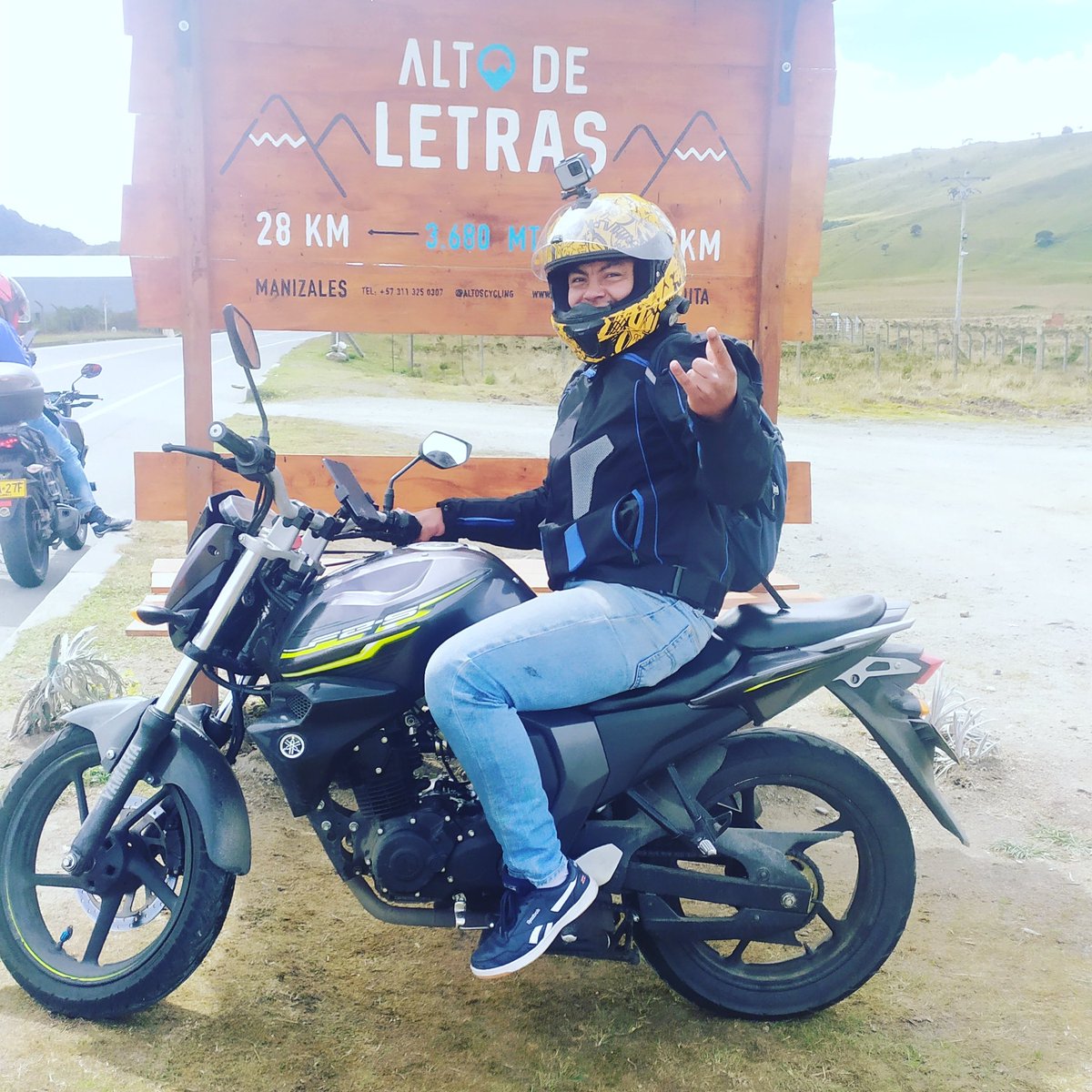 UnEternoAmor's tweet photo. De tour por Colombia :) https://t.co/JzesEJpvke