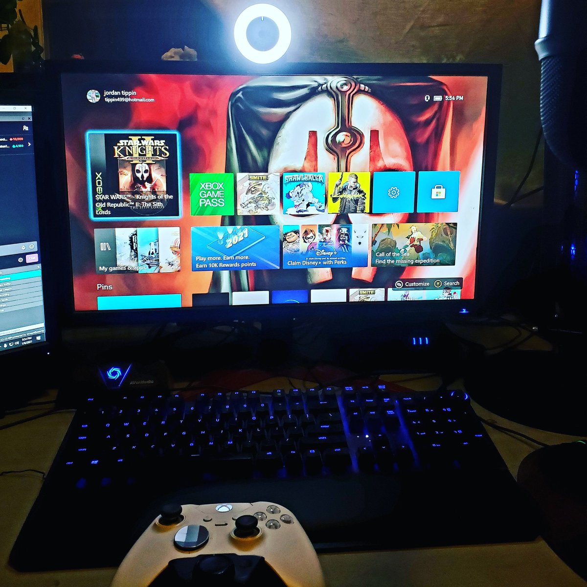Beard_Psycho_'s tweet photo. Relaxing after a long day with one of my favorite games https://t.co/qrWWdg7Ymr @GaminSociety @Legna_Sivad @stream_uniteRT #starwars #knightsoftheoldrepublic #twitchstreamer #sith #twitch #streamer #smallstreamer #gamer #videogames #xbox https://t.co/piF24C1jFe