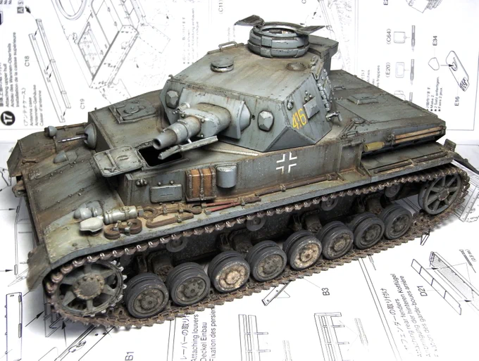 タミヤのⅣ号戦車F型の続き。ピグメントで汚し入れました。 