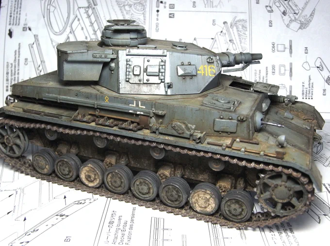 タミヤのⅣ号戦車F型の続き。ピグメントで汚し入れました。 