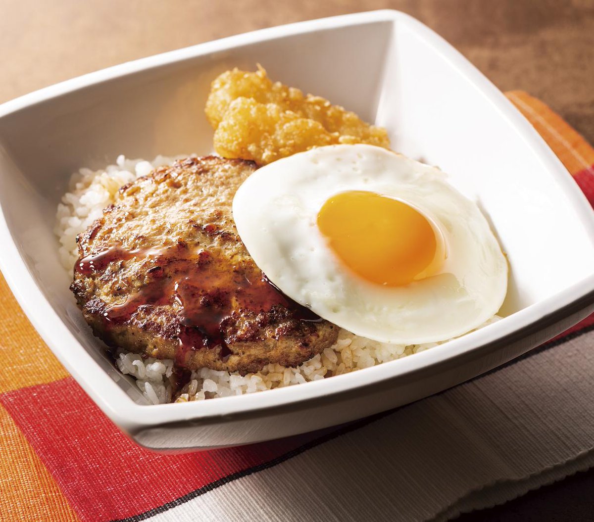 ガスト 公式 ガストのテイクアウトランチ ランチタイム限定 祝日除く月 土 296円 税抜 ランチハンバーグロコモコ丼 ランチ唐揚げテリタル丼 どちらも店内メニューにはないお得な丼です すかいらーくアプリで テイクアウト5 Offクーポン ガスト 公式 ガストのテイクアウトランチ ランチタイム限定 祝日除く月 土 296円 税抜 ランチハンバーグロコモコ丼 ランチ唐揚げテリタル丼 どちらも店内メニューにはないお得な丼です すかいらーくアプリで テイクアウト5 Offクーポン