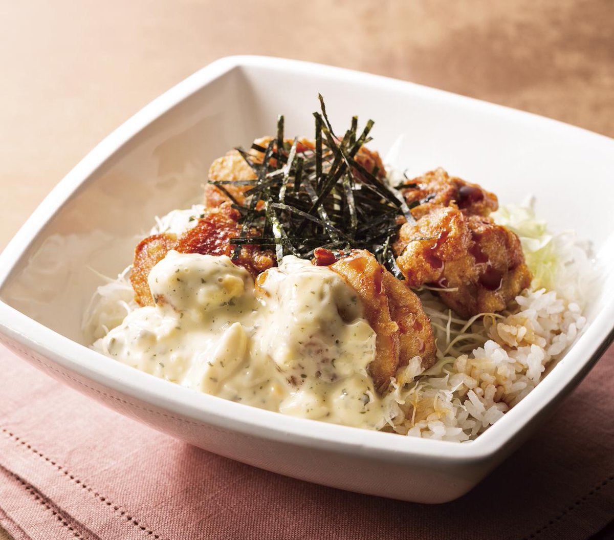 ガスト 公式 ガストのテイクアウトランチ ランチタイム限定 祝日除く月 土 296円 税抜 ランチハンバーグロコモコ丼 ランチ唐揚げテリタル丼 どちらも店内メニューにはないお得な丼です すかいらーくアプリで テイクアウト5 Offクーポン ガスト 公式 ガストのテイクアウトランチ ランチタイム限定 祝日除く月 土 296円 税抜 ランチハンバーグロコモコ丼 ランチ唐揚げテリタル丼 どちらも店内メニューにはないお得な丼です すかいらーくアプリで テイクアウト5 Offクーポン