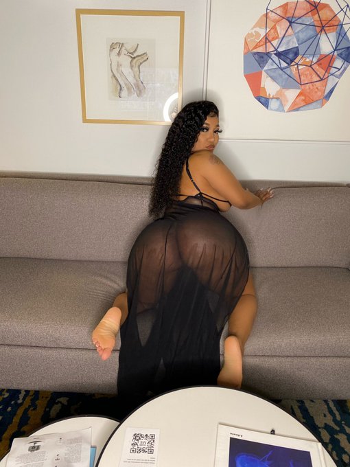 You walk in and see me like this what&rsquo;s your next move????? Click the link in my bio IM LIVE NOW 🥰🥰 https://t<a href="/tag/girl"class="tags"><span>#girl</span></a><a href="/tag/on"class="tags"><span>#on</span></a>