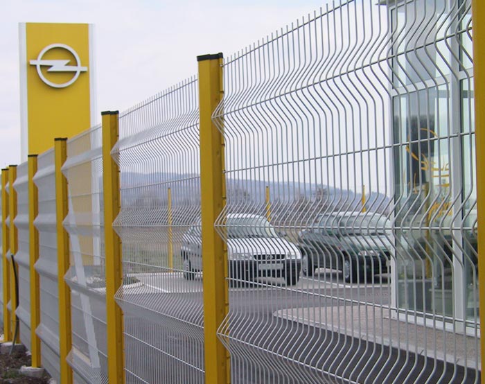 chiefence_ceo's tweet image. Welded mesh fence also called "3D FENCE" "medium-security fence". It is an economical version of steel fence. 
bit.ly/34GsZ4L 
#3DFence #AntiClimbFence #WireMesh #WeldedWireMesh