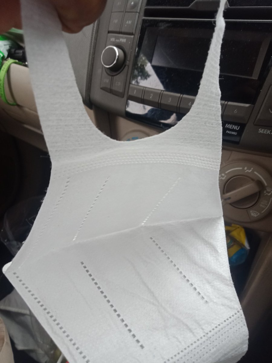 MyOndscene's tweet photo. Dekat 20 min jugak tadi mikior, macamana nak pakai mask ni.

Hahaa..

Ingatkan pakai sebelah² ke, atau kena ikat dua ke..

Haru betul...

Akhirnya berjaya juga...

#ondscene #mask #facemask #covid19 https://t.co/jTArRojszn