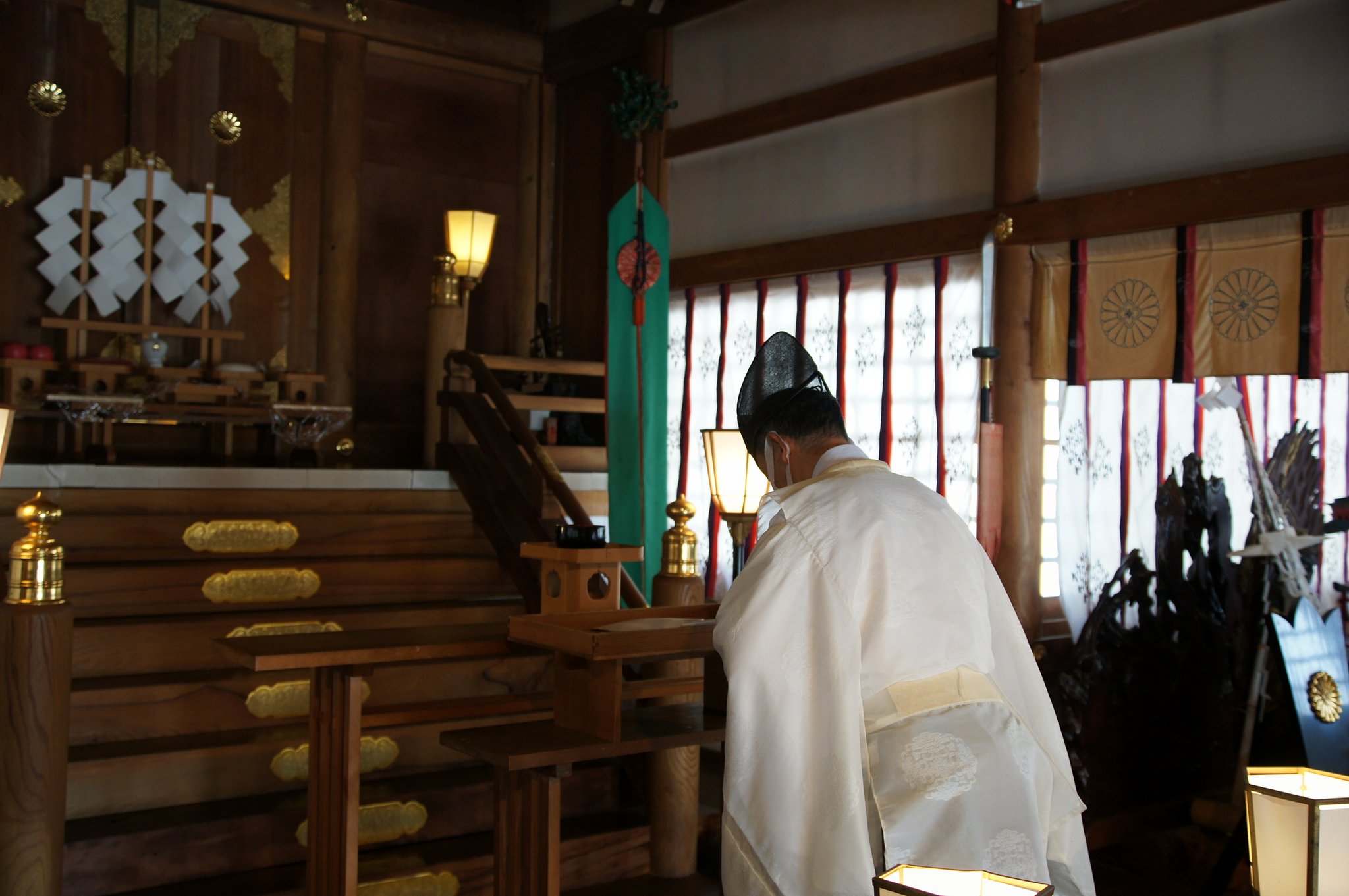 御嶽山御嶽神明社 昭和天皇 のご命日にあたり 皇居内の 皇霊殿 および 武蔵野陵 において 昭和天皇祭 が執り行れるのにあわせ 遙拝式 を行いました ご神前に 七草粥 をお供えしました 御嶽山御嶽神明社 一関 Ichinoseki T Co 御嶽山御嶽神明社 昭和天皇 のご命日にあたり 皇居内の 皇霊殿 および 武蔵野陵 において 昭和天皇祭 が執り行れるのにあわせ 遙拝式 を行いました ご神前に 七草粥 をお供えしました 御嶽山御嶽神明社 一関 Ichinoseki T Co