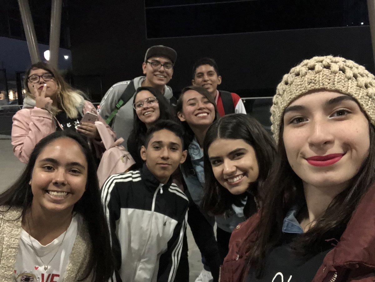 rosesareclara's tweet photo. .@yuyamybae un poco tarde ya pero feliz cumpleaños mi bonita, espero hayas tenido un increíble día y recibido mucho amor porque te mereces los mejores tratos, muchas gracias por siempre compartir vibras bonitas, tqm. 🤍

Pd. No tenemos una foto juntas pero aquí una grupal jsjs. https://t.co/7NbY0rZ79h