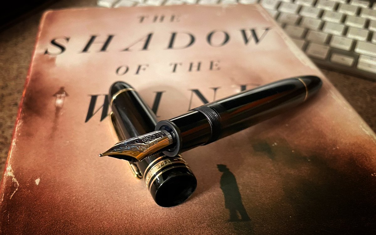 schiekapedia's tweet photo. Because of this book—and in particular, this passage—this is my favorite pen. @TheNedBarnett @weredawgz @montblanc_world
#pen #pens #fountainpen #fountainpens #montblanc #meisterstück #meisterstück149 #writing #ShadowOfTheWind #books https://t.co/esB0c5dTNs