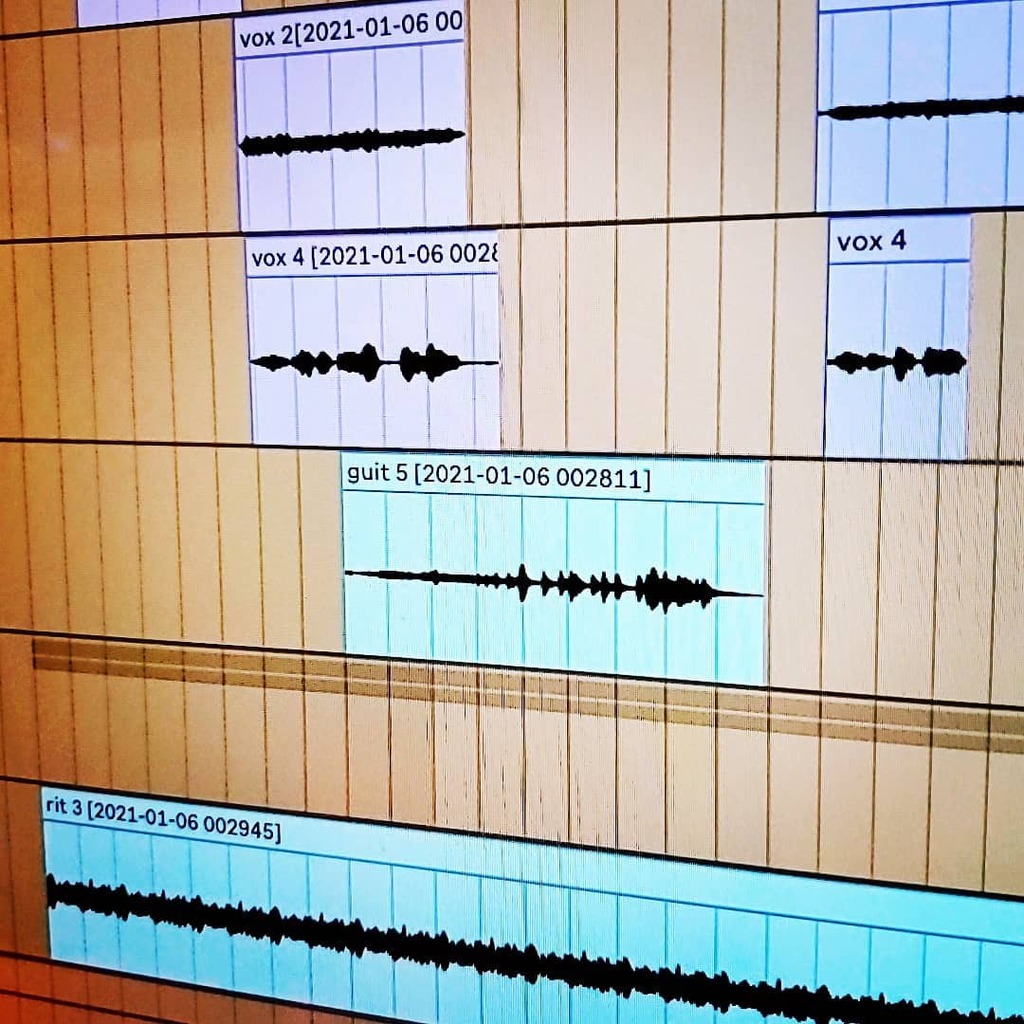 aRileyMana's tweet photo. Today's treat for the patreons
🎶
🎵
🎶
#music #newmusic #song #newsong #demo #musicdemo #liveme #bigo #mico #uplive #musician #singersongwriter #guitar #guitarist #wednesdayvibes #wednesdaysweekly #weeklysong #ableton #abletonlive #recording #recording… https://t.co/Bp6S2iRF09 https://t.co/pyX5Q3ZvMK