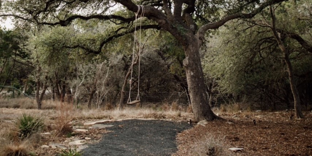 Simplicity ☺️ #TheCedarsRanch #engagementseason 
photo by: @eastelmphotography (IG)