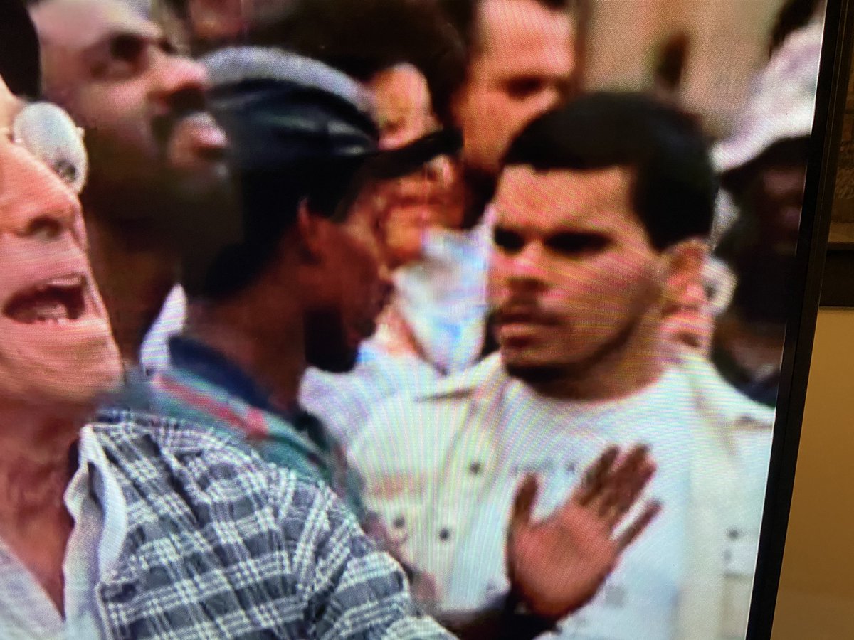 Commanderkeen69's tweet photo. @IamLuisGuzman did I just find Luis as an extra in batteries not included circa 1987? https://t.co/8NUXeyvMxC