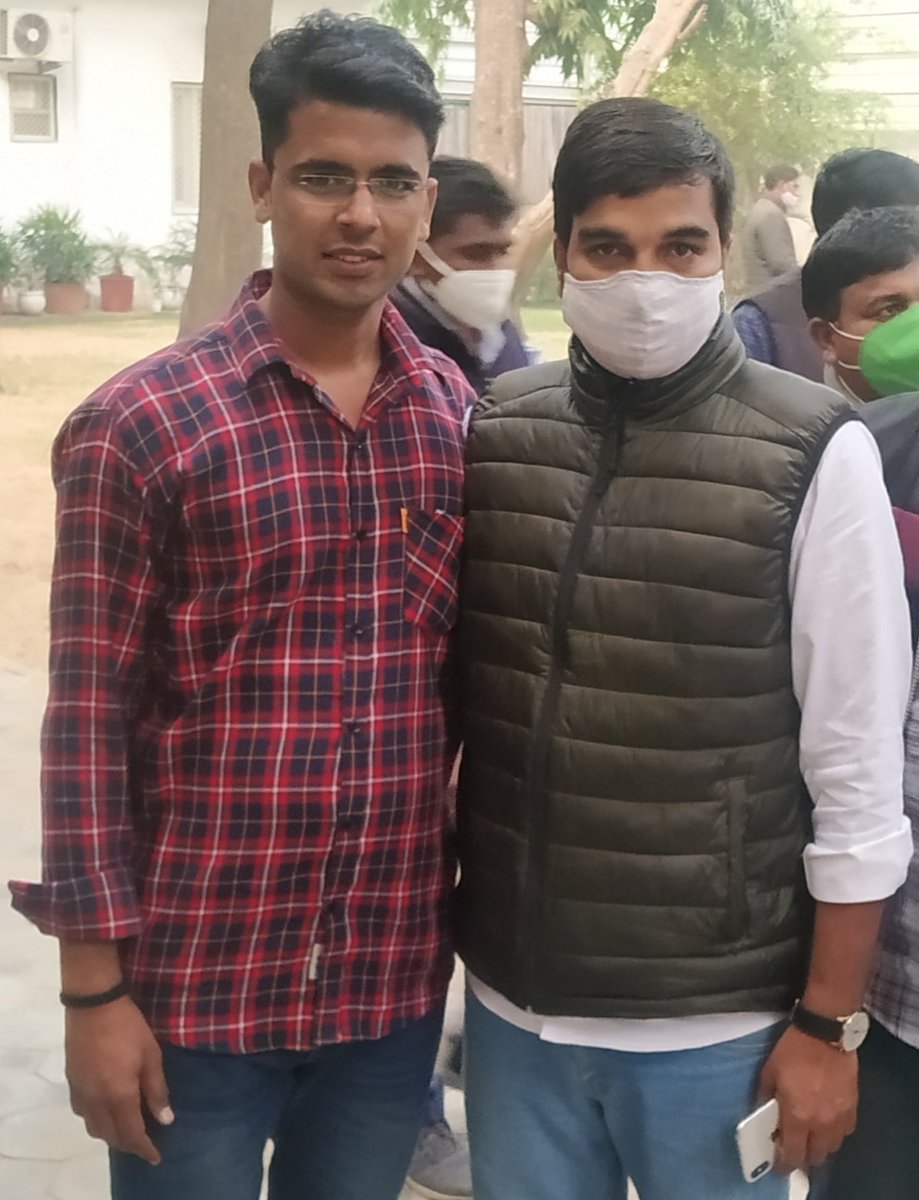 ManojBhambu4's tweet photo. अगर कोई आप��ी "उम्मीदों" पर खरा उतरता है.................!
तो उसके विश्वास को बनाए रखना आपकी जिम्मेदारी होती है!! 
#My_ideal @AbhimanyuP00NIA https://t.co/WdmZfFmX0x https://t.co/rIwD6KUC4N
