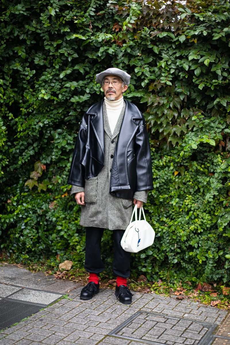 fashionsnap's tweet photo. 【スナップ】
名前：NH
レザージャケット: COMME des GARÇONS
コート: U-Ni-Ty
ニット: Jean Paul Gaultier
バッグ: ENFÖLD
シューズ: マリアンヌ製靴
帽子: 1o
https://t.co/XyLmhSHz9a https://t.co/6x4jtZbC28