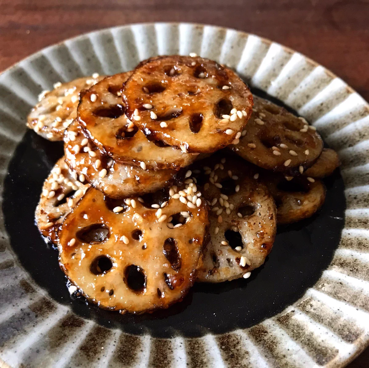 食べると止まらなそう。レンコンを使った甘辛マヨレシピが素敵。